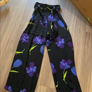 SPRING! Wide leg floral high waist pants. EUC